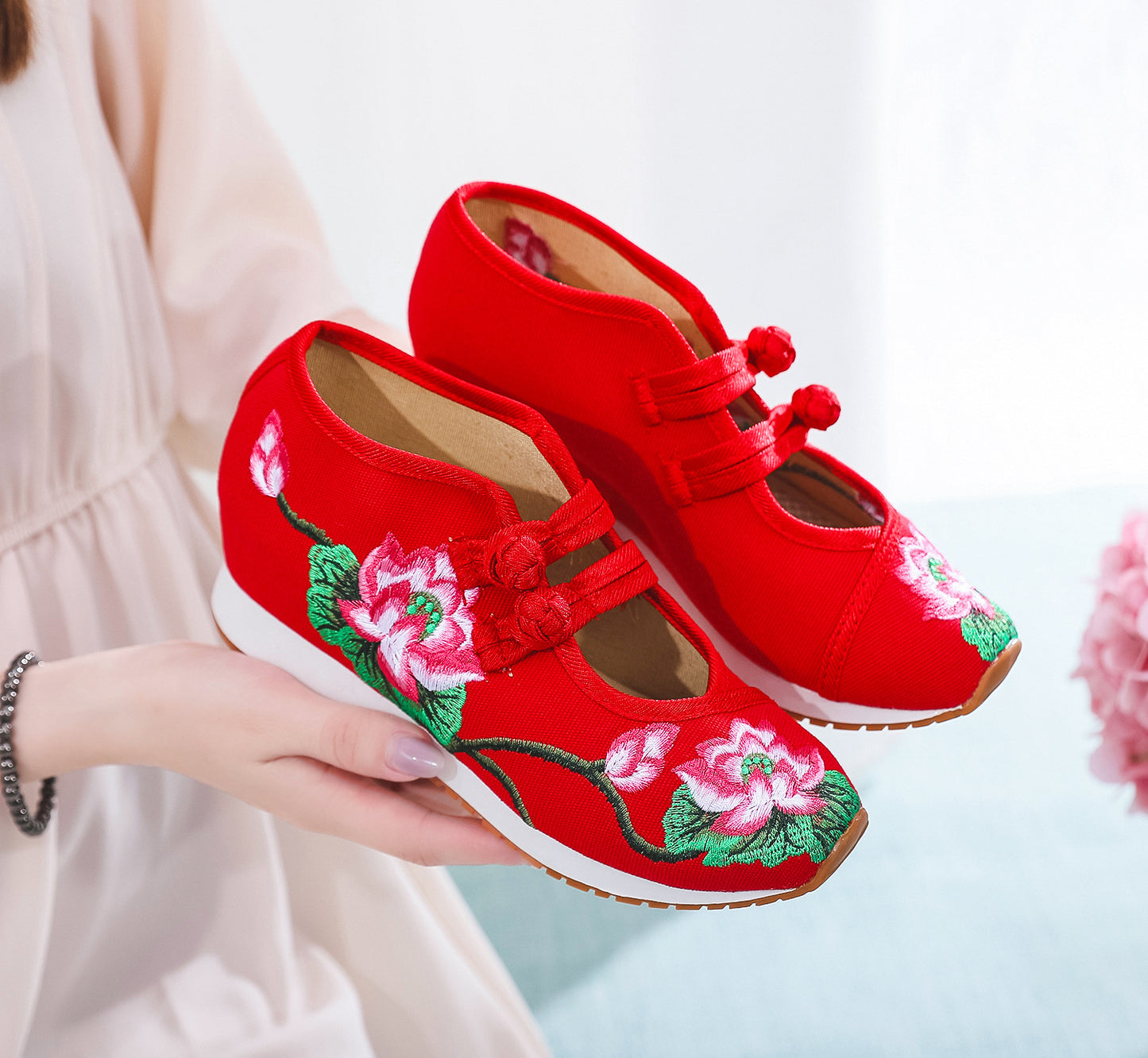 Leisure Embroidery Two-color Rubber Sneaker