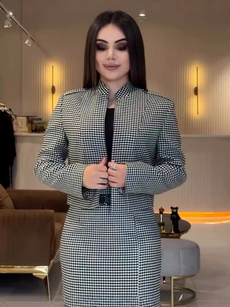 This Fashionable Womens Two-piece Set Includes A Well-tailored Piece