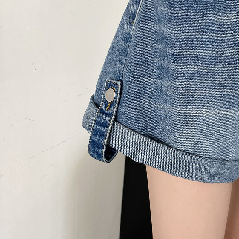 Wear Hot Pants With A High Waist To Make It Look Thin