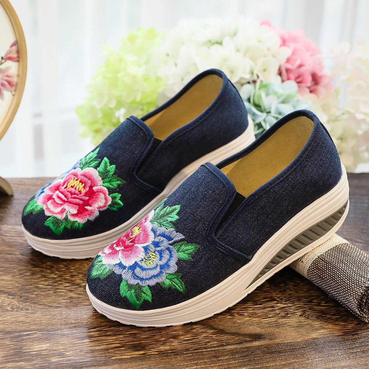 Casual Slip-on Student Shoes Embroidered Cotton Shoes