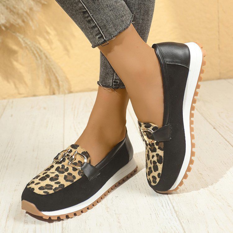 Round Toe Flat Bottom Metal Buckle Low-cut Leisure Pumps