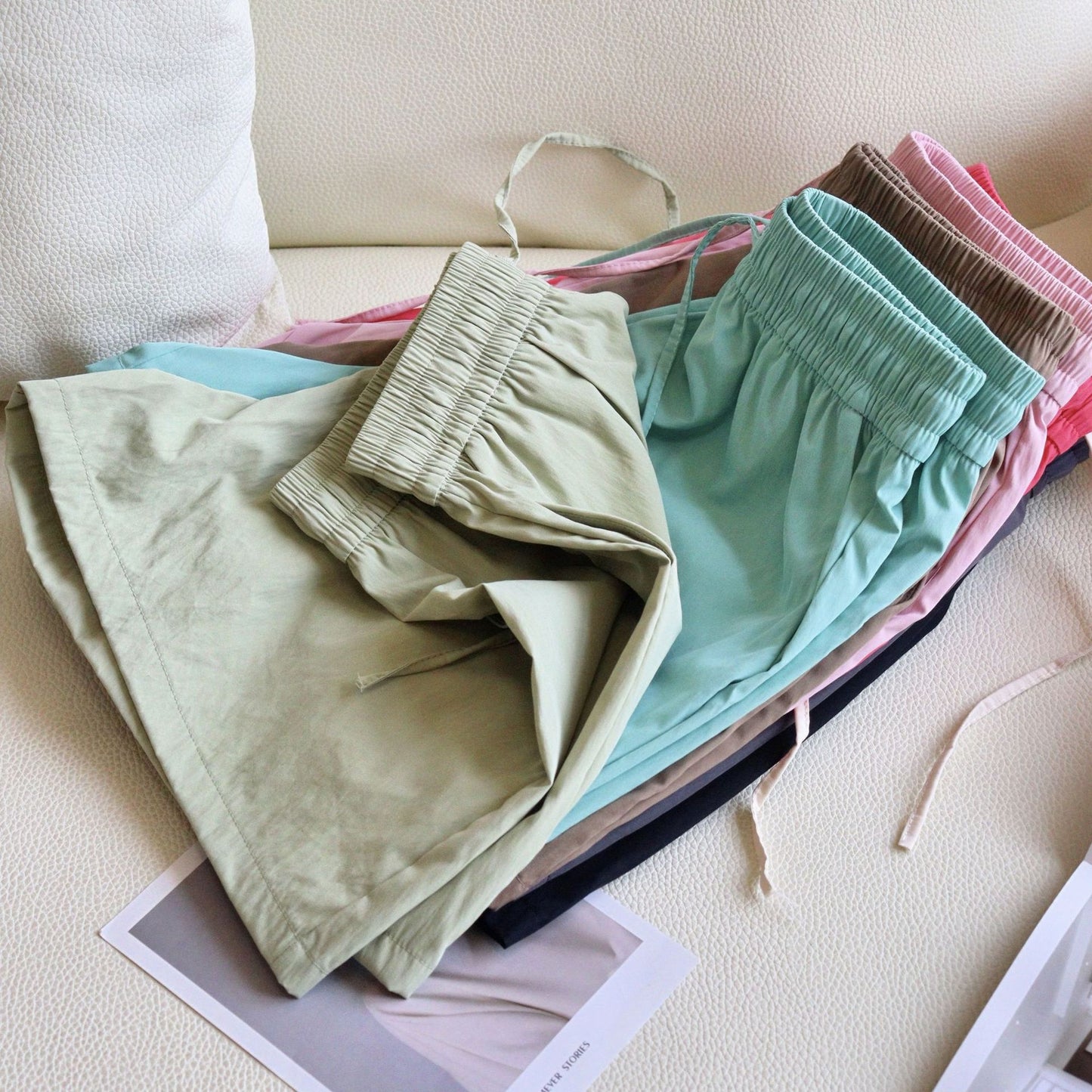 Ice-silk Quick-drying Textured Loose Casual Pleated Shorts