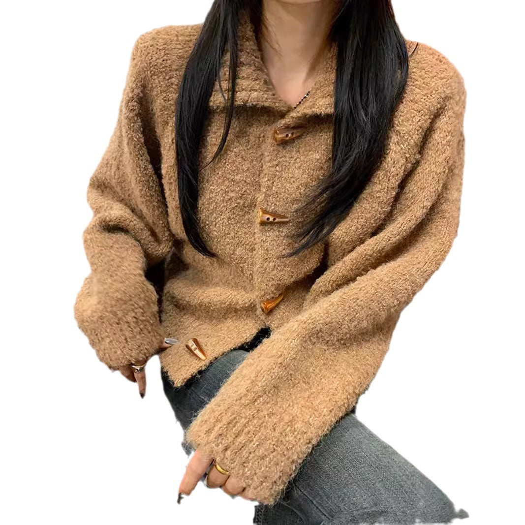 Blød og behagelig løs tyk sweater med hornknapper