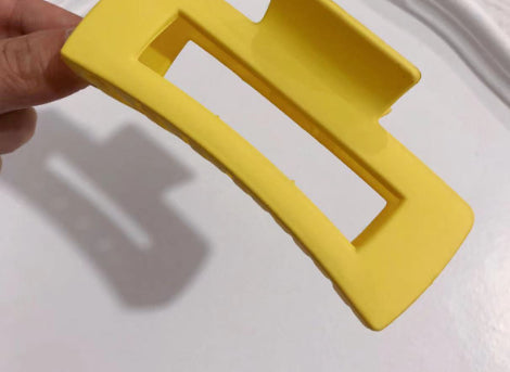 Women's Simple And Versatile Solid Color Grip Clip