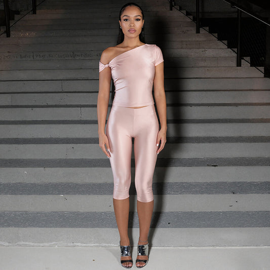 High-waisted Body-hugging Cropped Pants Set With A Top