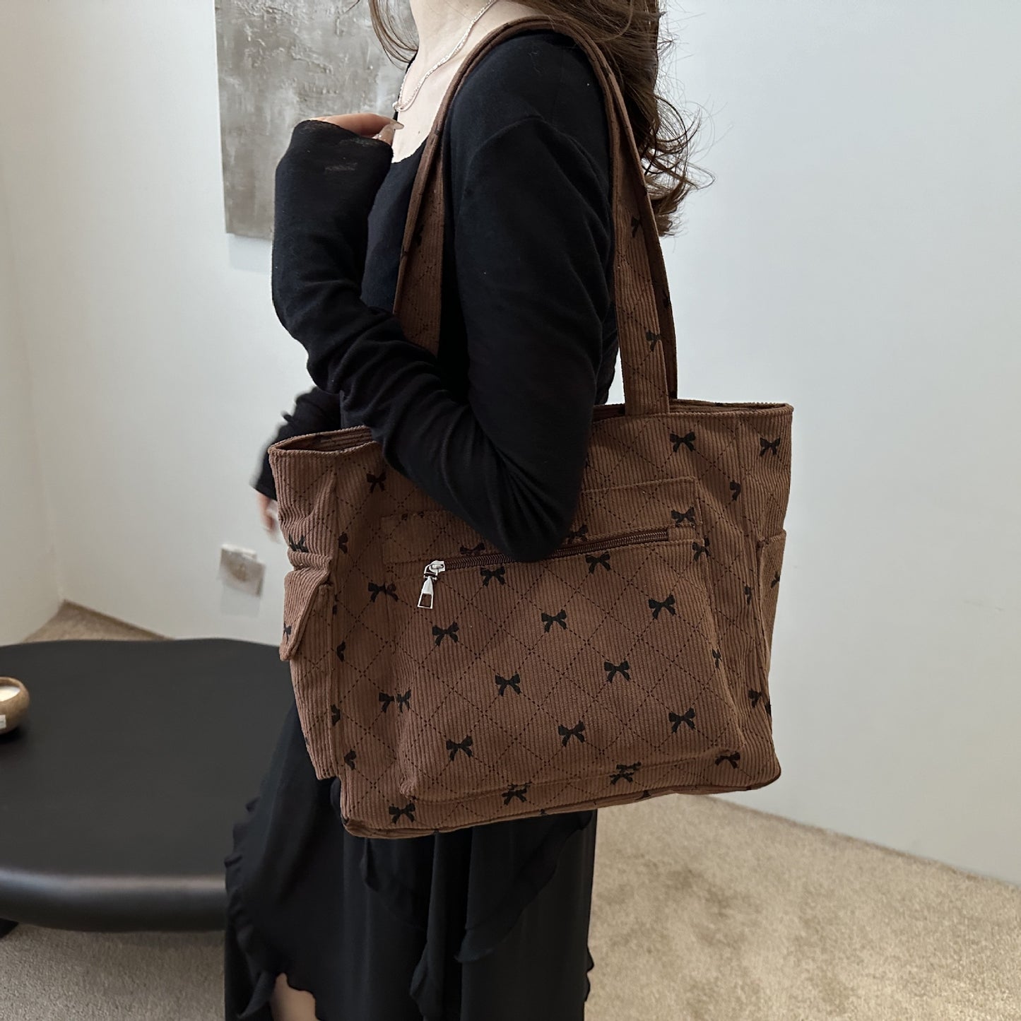 Simple And Stylish Underarm Tote Bag Is Fashionable This Year