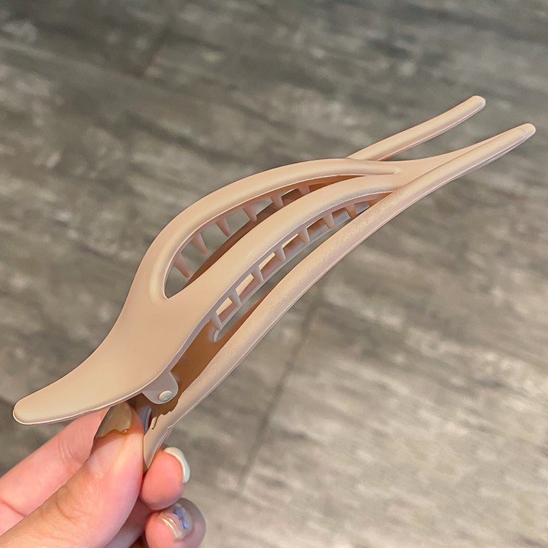 Duckbill Clip With Large Bangs On The Back Of The Head