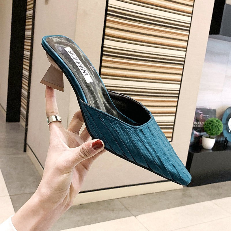 Wear Fashionable Sandals And Slippers Outside Baotou In Spring And Summer