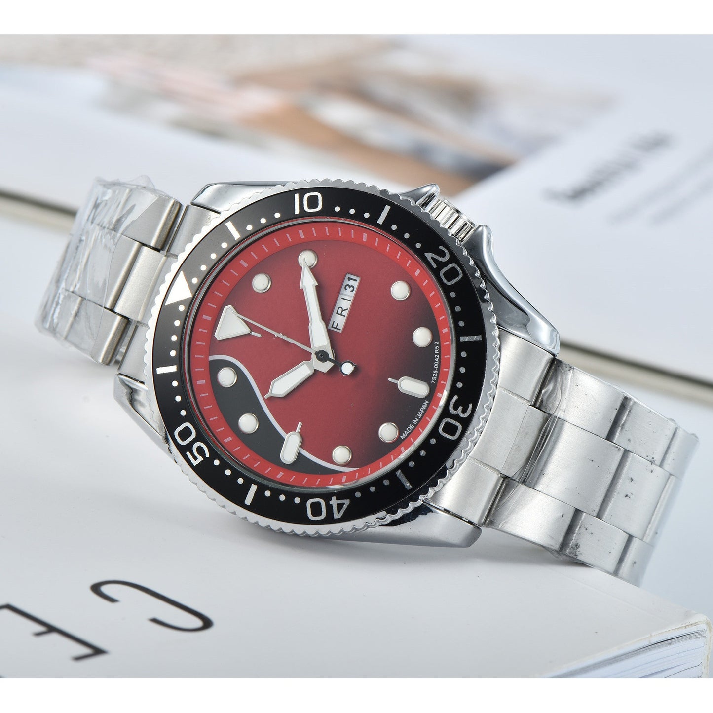 Men's Fashion Silicone Strap Double Calendar Quartz Watch