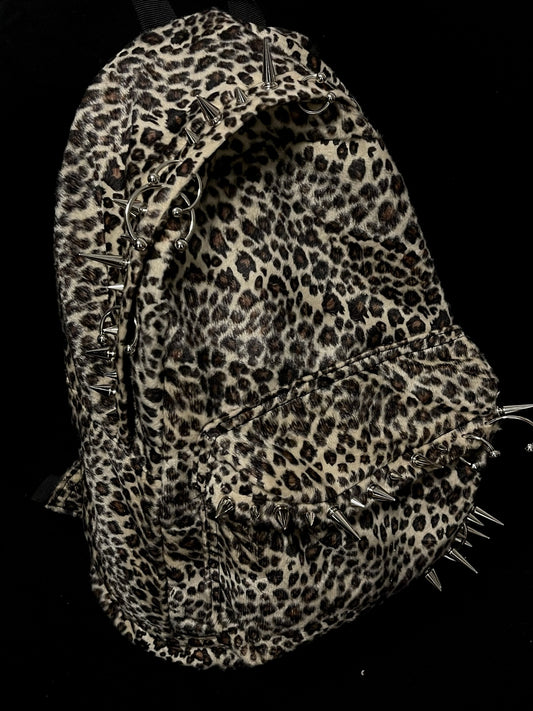 European And American Punk Studded Leopard Print Backpack In Black
