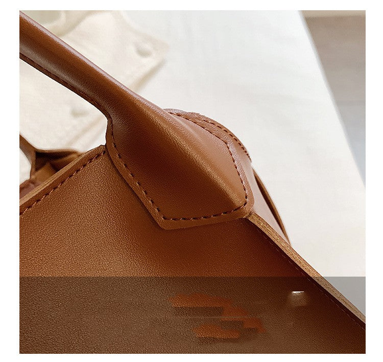 Design On The New Wing Bag Retro Shoulder Bag Female
