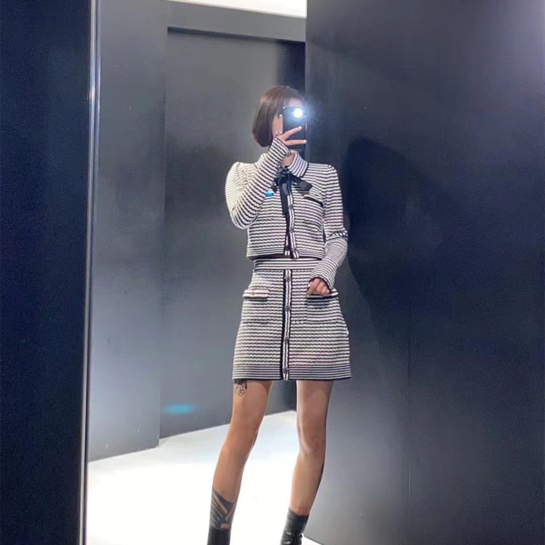 New Striped Crystal Buckle Slim Bow Knitted Skirt