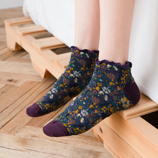 Women's Fashion Relievo Wooden Ear Floral Socks