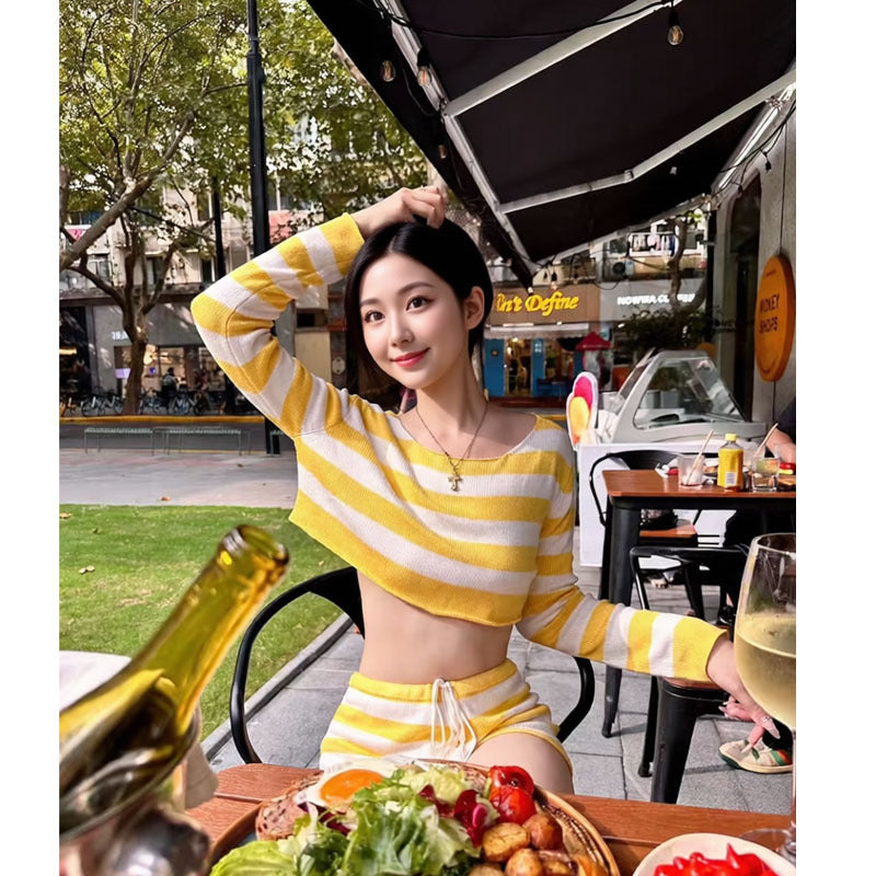 Knitted Set Loose-fitting Top And Striped Shorts