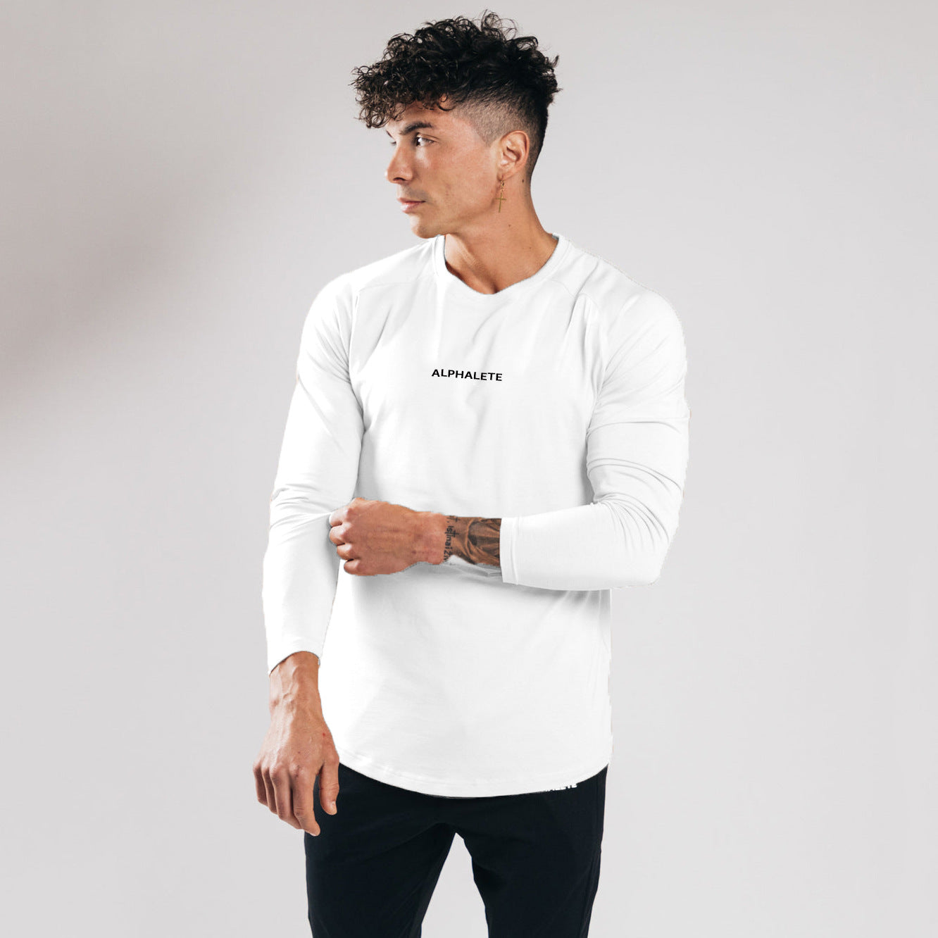 Tætsiddende langærmet T-shirt i elastisk bomuld til at have indenunder