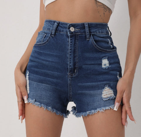 Højtaljede slim-fit denimshorts med slidte detaljer til kvinder
