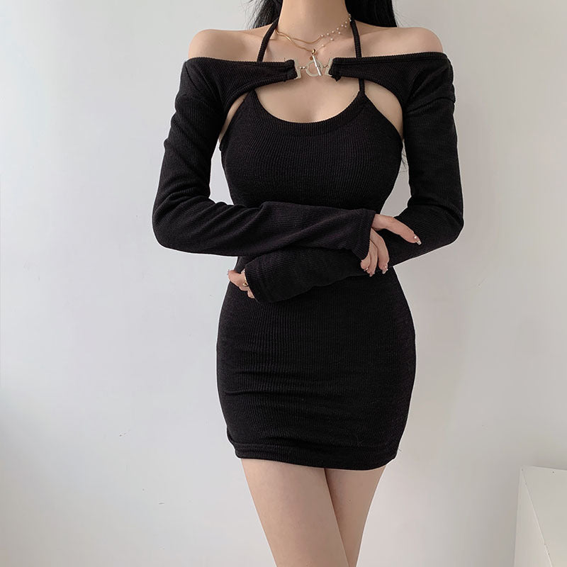 Figure-hugging Halter-neck Dress That Flatters The Silhouette