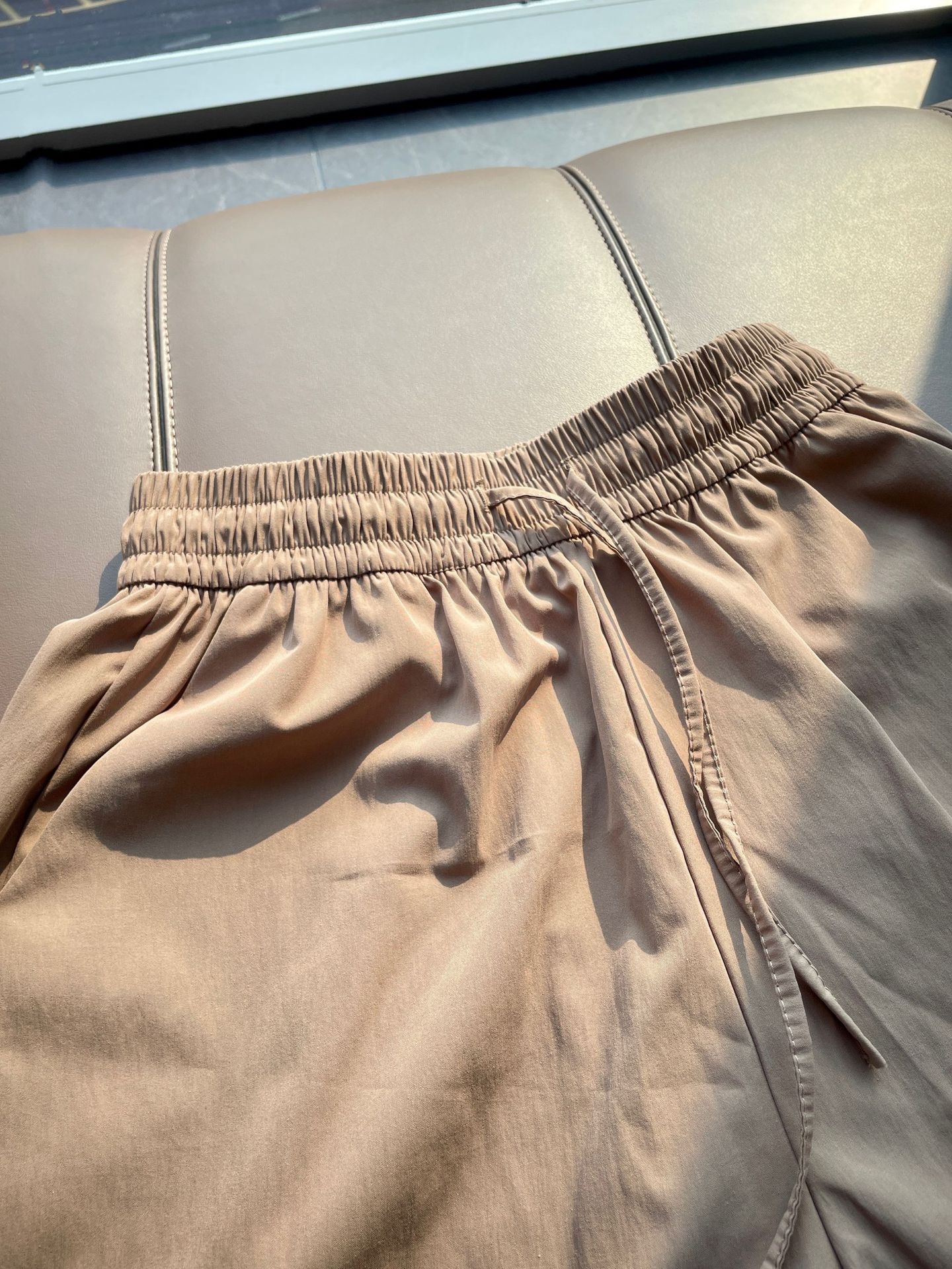 Ice-silk Quick-drying Textured Loose Casual Pleated Shorts