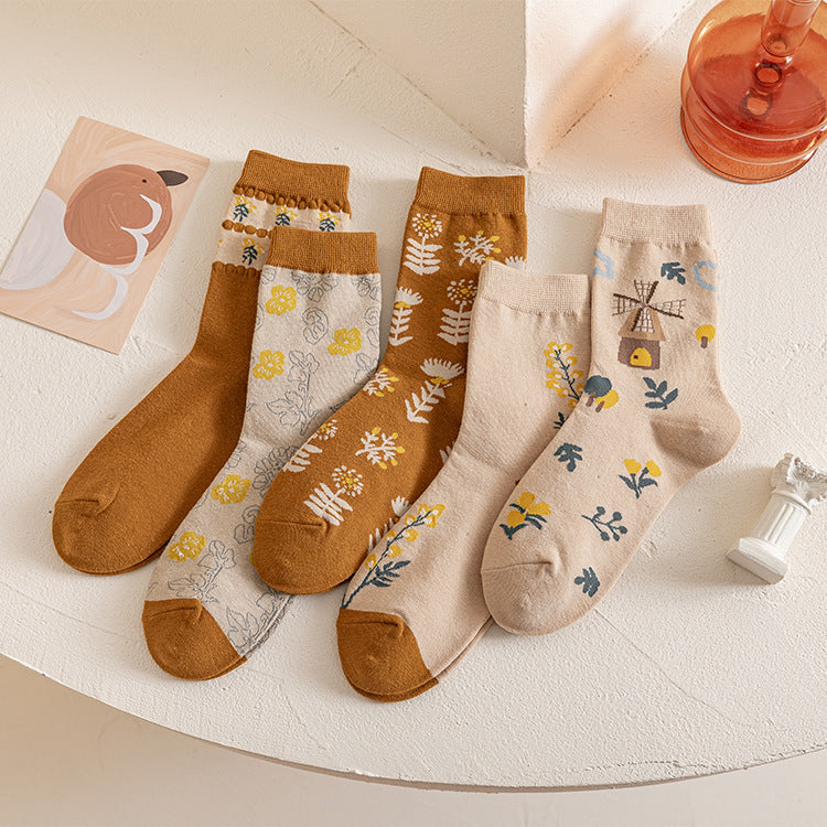 Women's Fashionable And Versatile Retro Mid-calf Socks