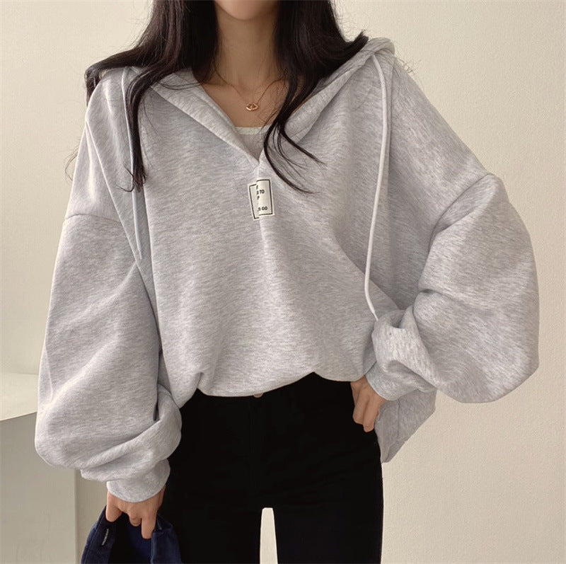 Løstsiddende alsidig sweatshirt med hætte og V-hals til kvinder