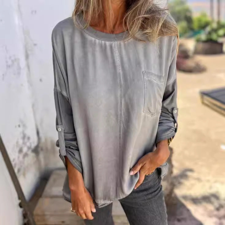 Løs T-shirt med rund hals og lomme til kvinder