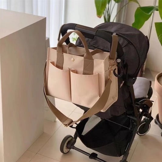 Skuldertaske til mor og baby med stor kapacitet til udflugter