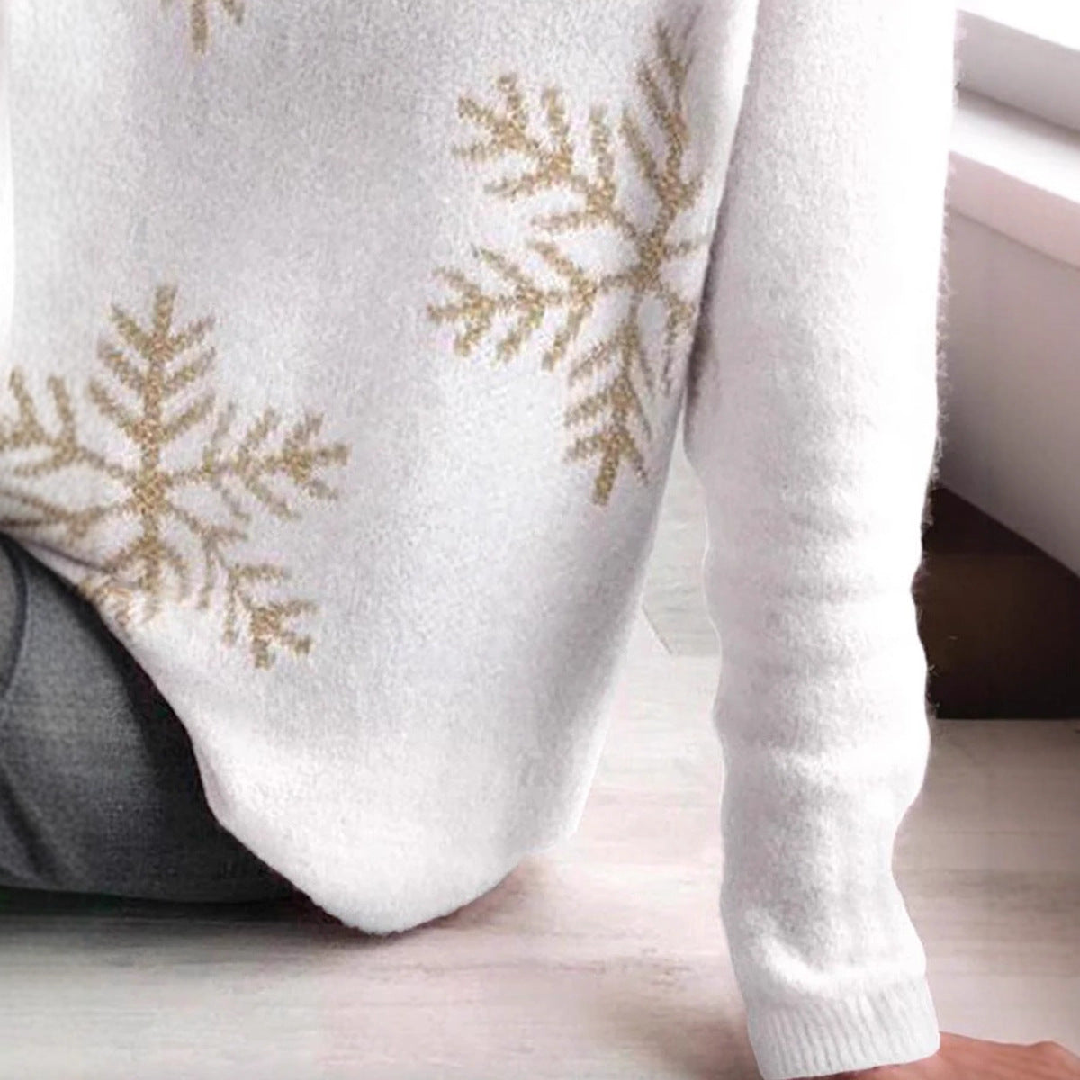 Long Sleeved White Snowflake Casual Knit Sweater