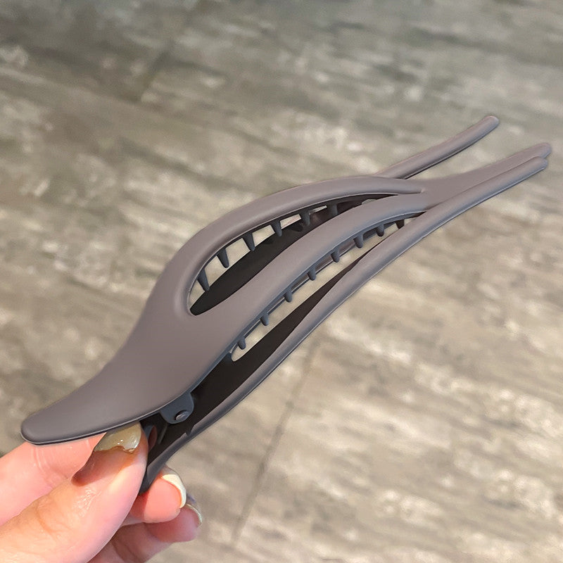 Duckbill Clip With Large Bangs On The Back Of The Head
