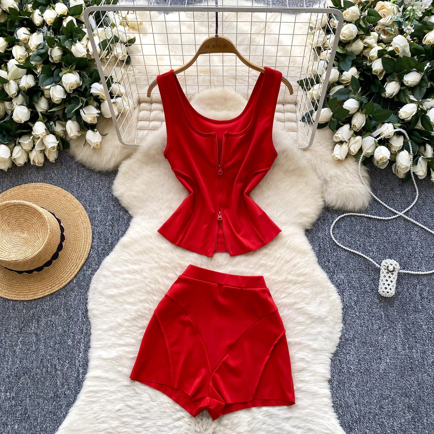Slimming Camisole With Hip-hugging Casual Pants