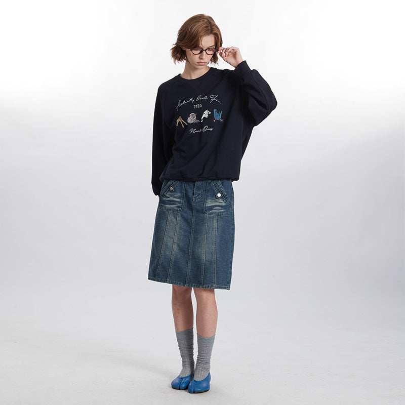 Rundhalset Løs Retrosweater Med Broderet Design Og Lange Ærmer