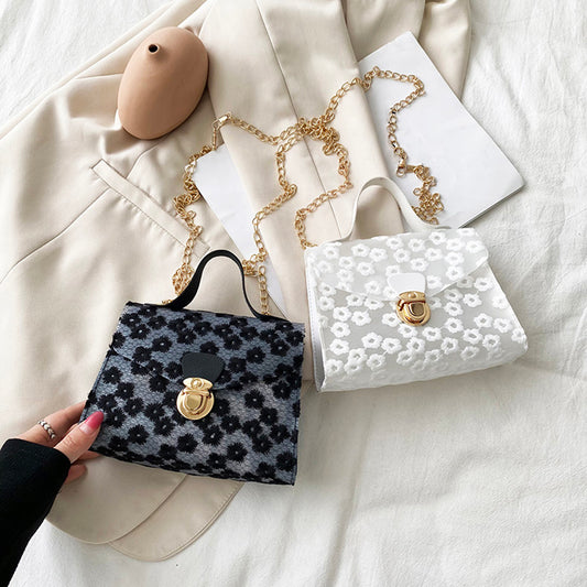 Embroidered Portable Daisy Small Square Bag