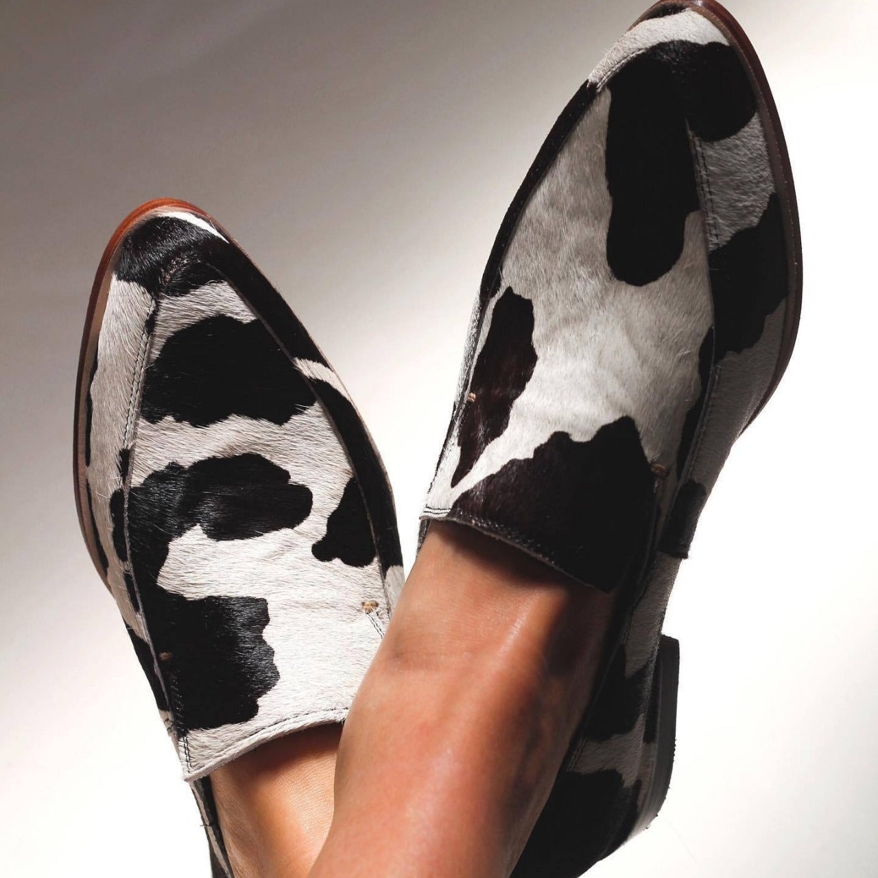 Women's Pointed Toe Shallow Mouth Cows Pattern Large Size Casual Shoes