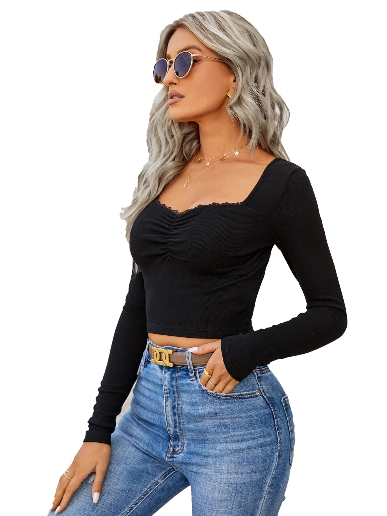 Kvinders bluse med blonde, firkantet udskæring, slim fit, kort og strikket med lange ærmer