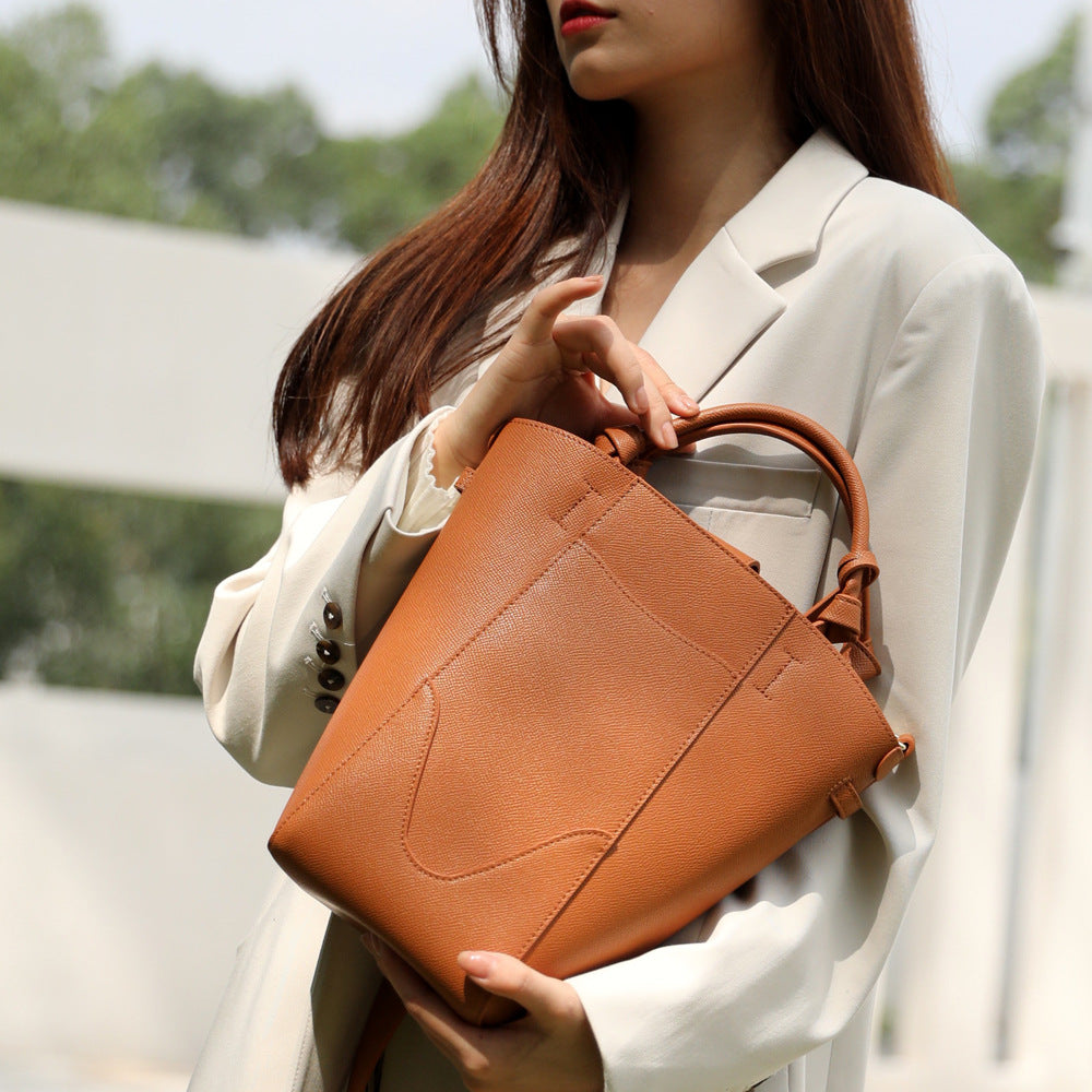 Cowhide Shoulder Bag With Niche Design And Large Capacity