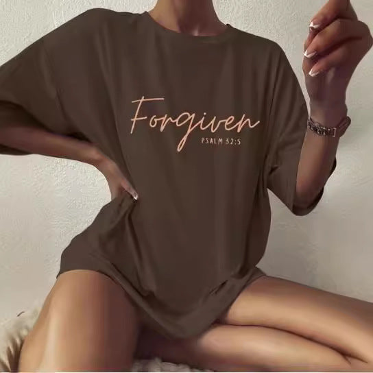 Alsidig Løs T-shirt til Kvinder med Simpelt Bogstavprint i Bomuld
