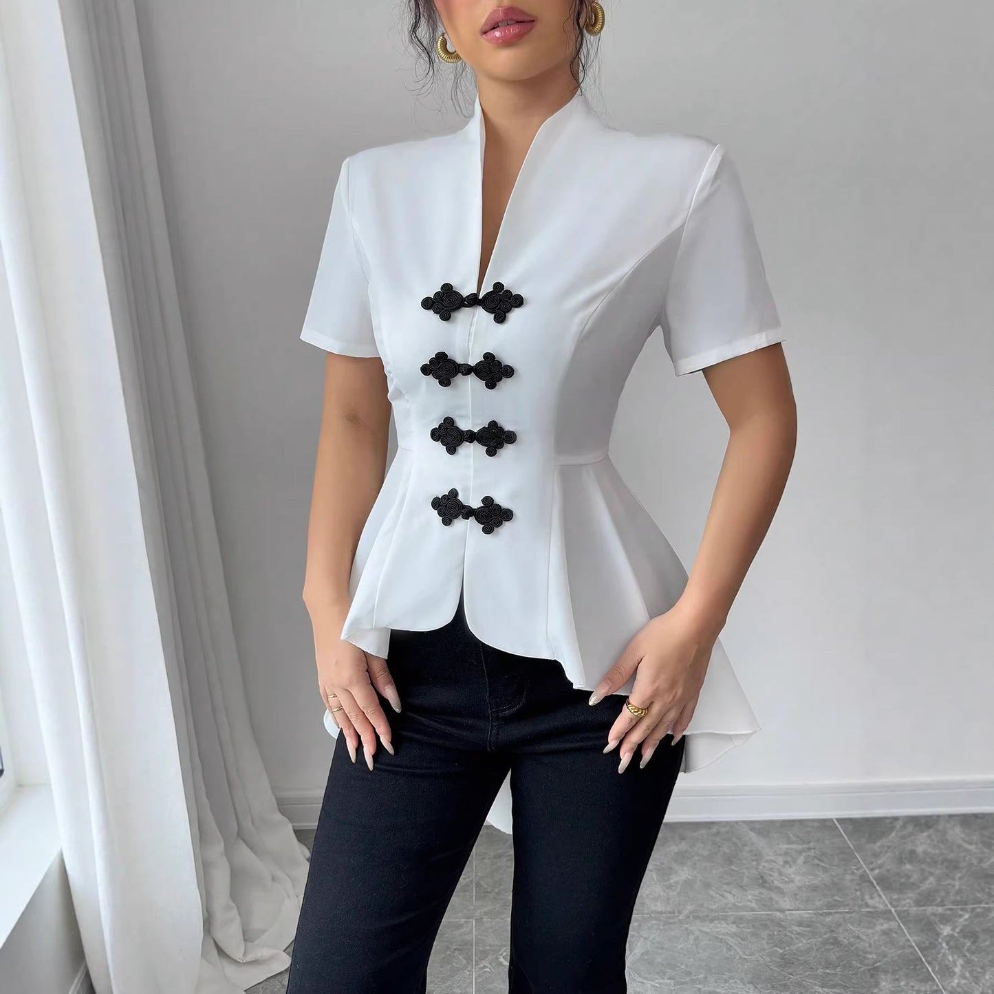 Elegant And Stylish Casual Shirt With A Symmetrical Hem