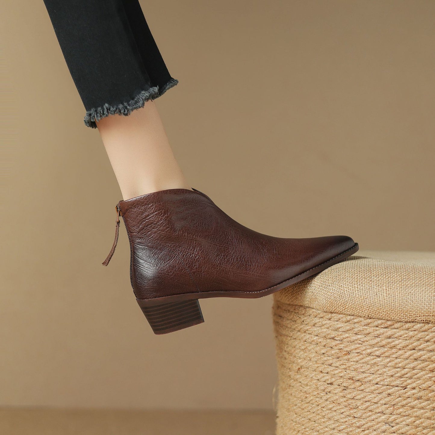 Women's Pointed-toe Retro Cowhide Ankle Boots