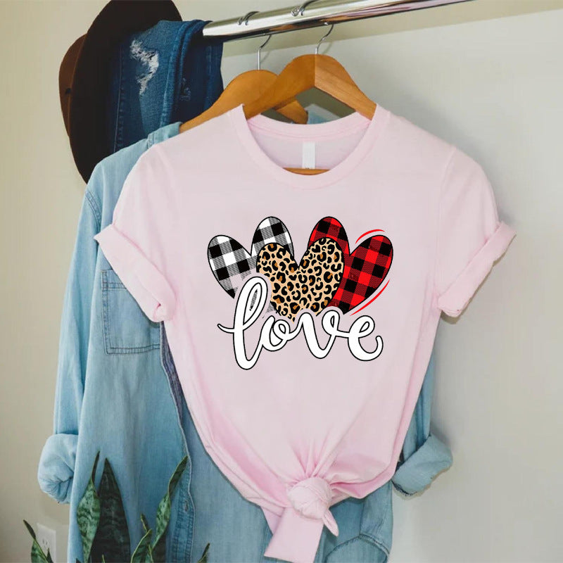 Leopard-Print Heart-Shaped Valentines Day Design, Loose-Fit, Fashionable, Casual Short-Sleeve Top