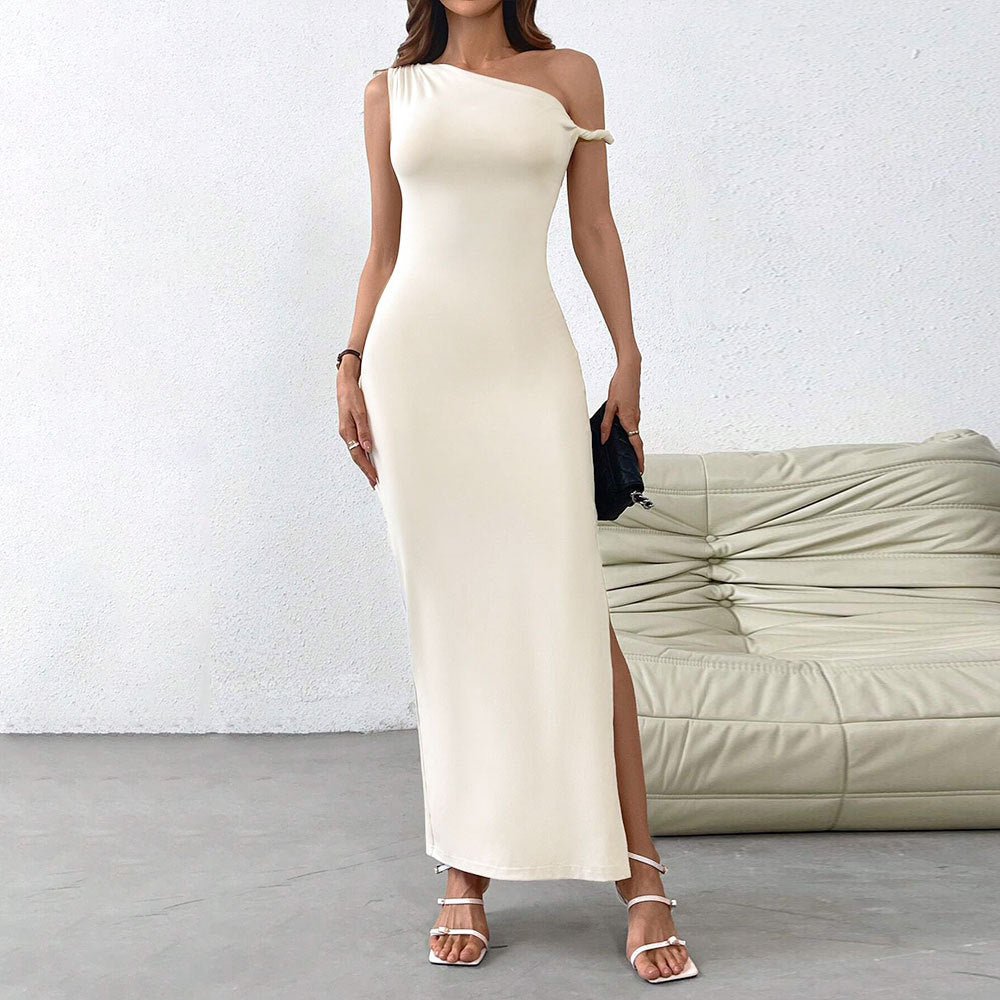 Elegant lang kjole til kvinder med skrå udskæring og off-shoulder-design