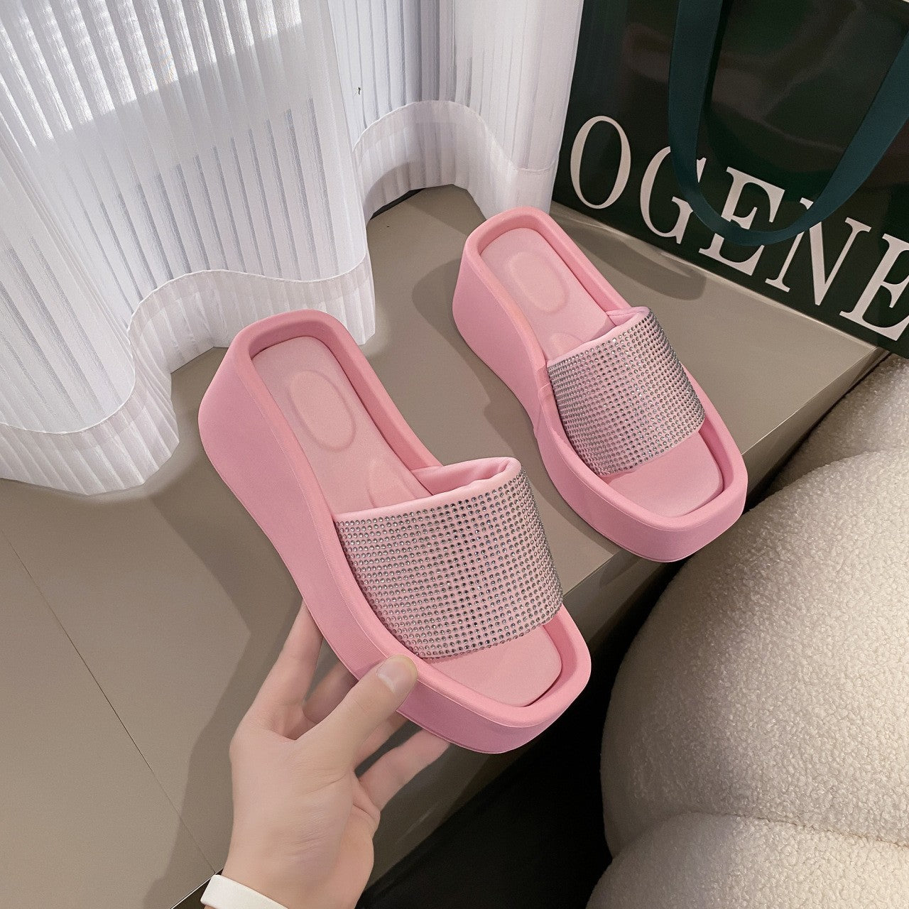 Square Colored Sponge Bottom Net Red Slippers