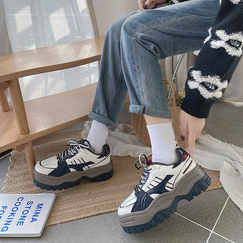Forhøj gadestilen med retro, komfortable, afslappede sneakers