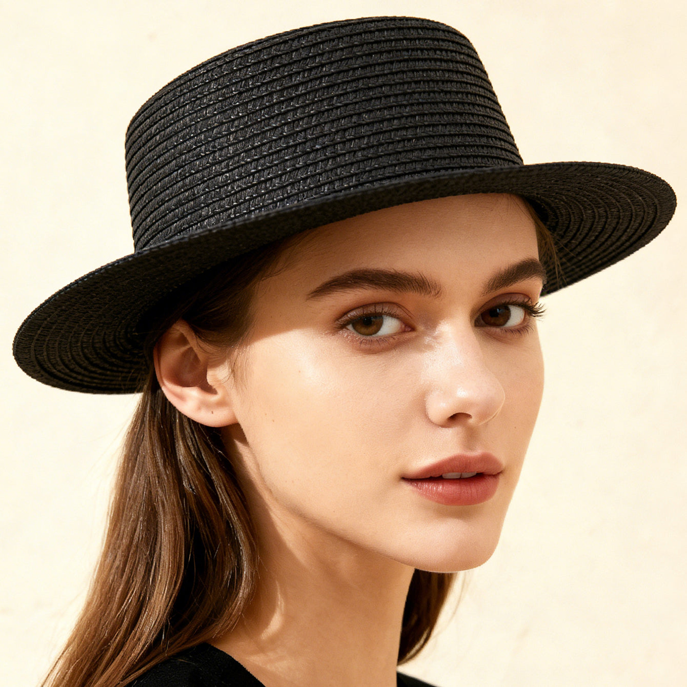 Stylish And Versatile Sun Hat For Ladies, Featuring A Solid Color Broad Brim And Foldable Concave Top. Perfect For Outdoor Travel, Beach Vacations.