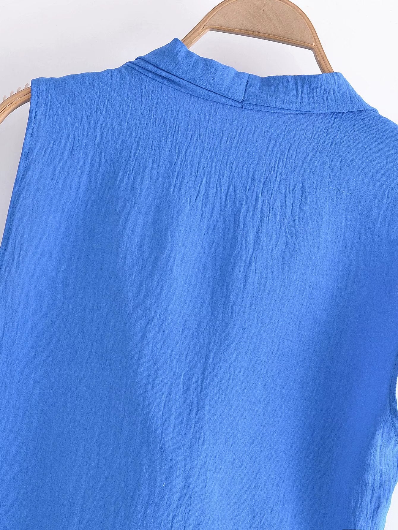 Sleeveless Low Neck Pleated Collar Top Vest