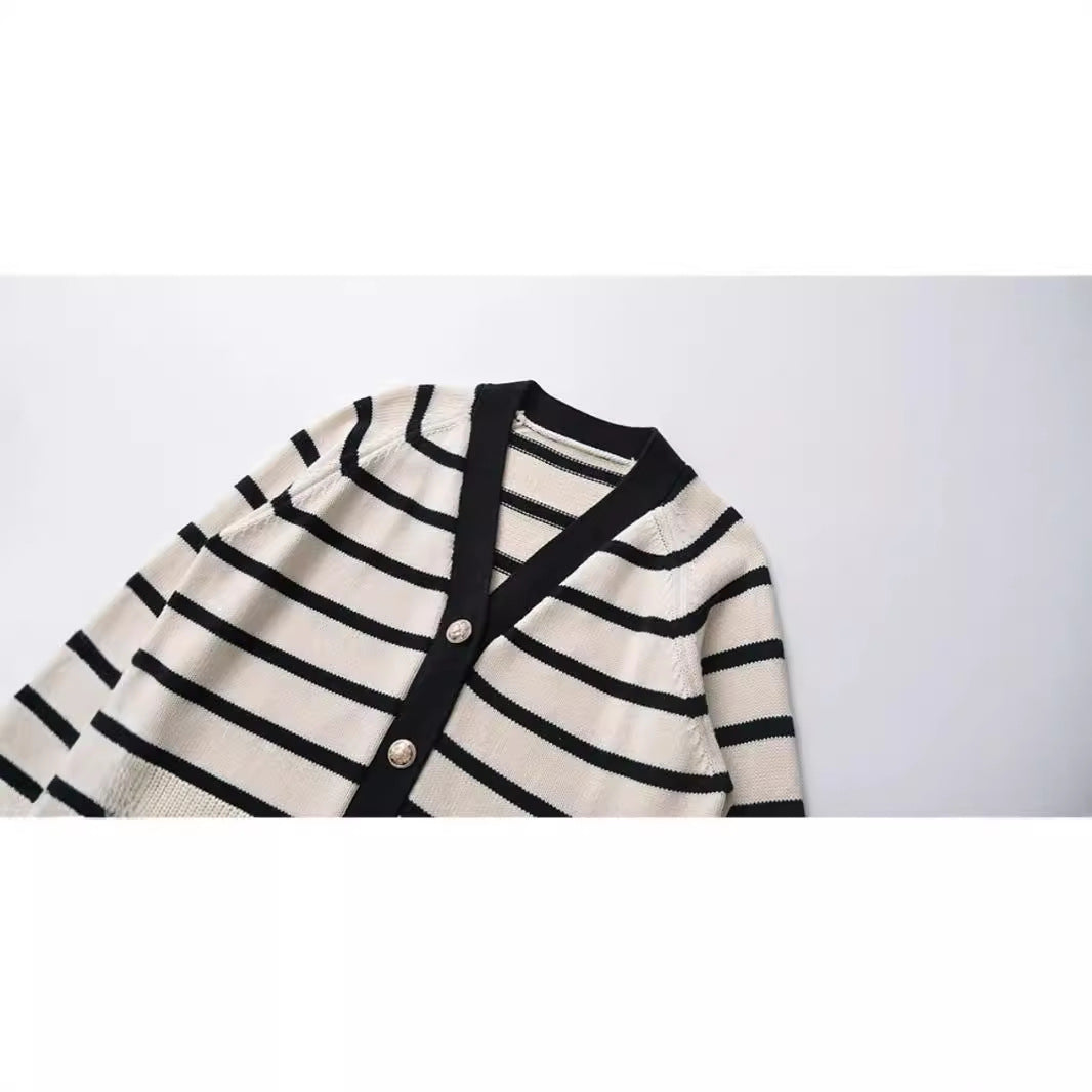 V-neck Loose And Idle Contrast Color Striped Knitted Coat