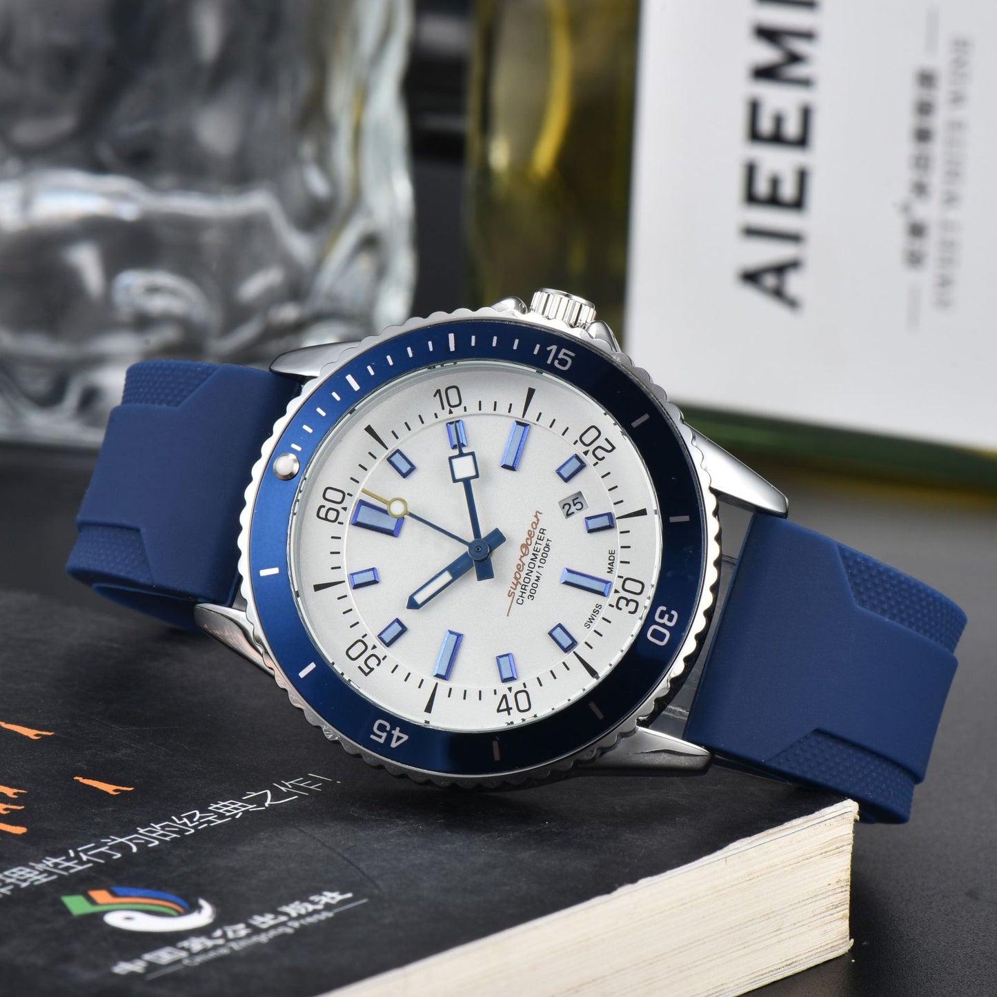 Stylish Mens Quartz Watch With A Silicone Strap