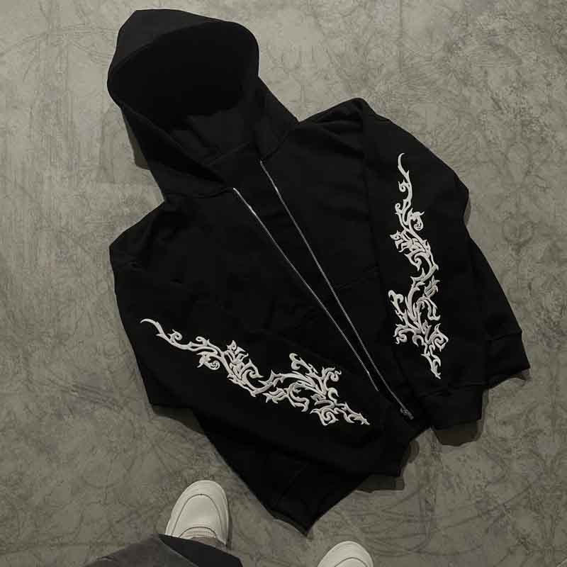 Niche hiphop-hættetrøje i street-stil med et unikt kreativt bogstavprint