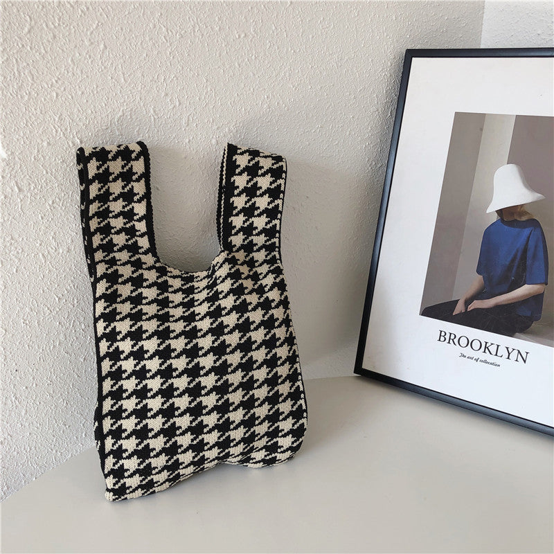 Woven Black And White Checkered One-shoulder Armpit Bag