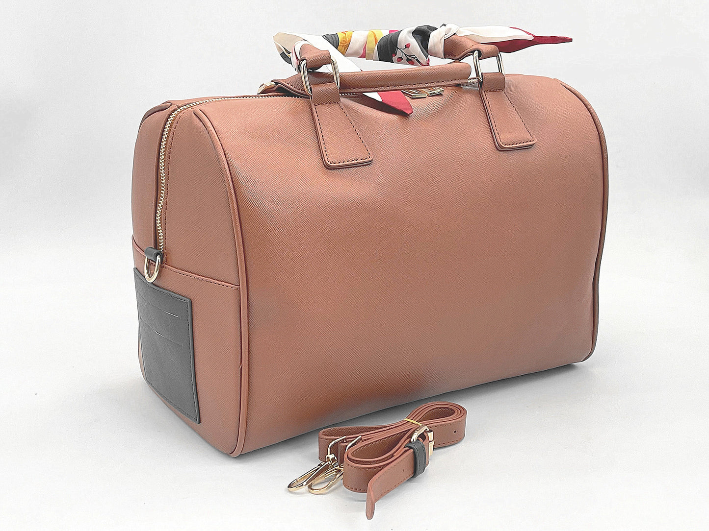 Design A Large-capacity Backpack With One Shoulder Slung Diagonally