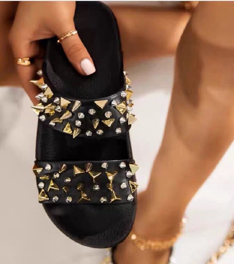 Summer European And American New Open-toe Rivet Thick Bottom Cool Drag