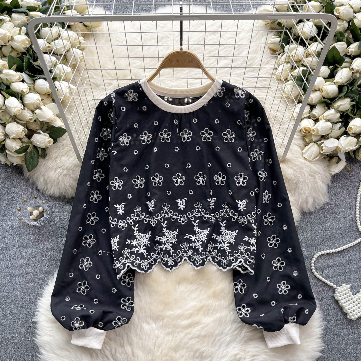 Hollow-out Slim-fit Short Age-reducing Puff Sleeve Top